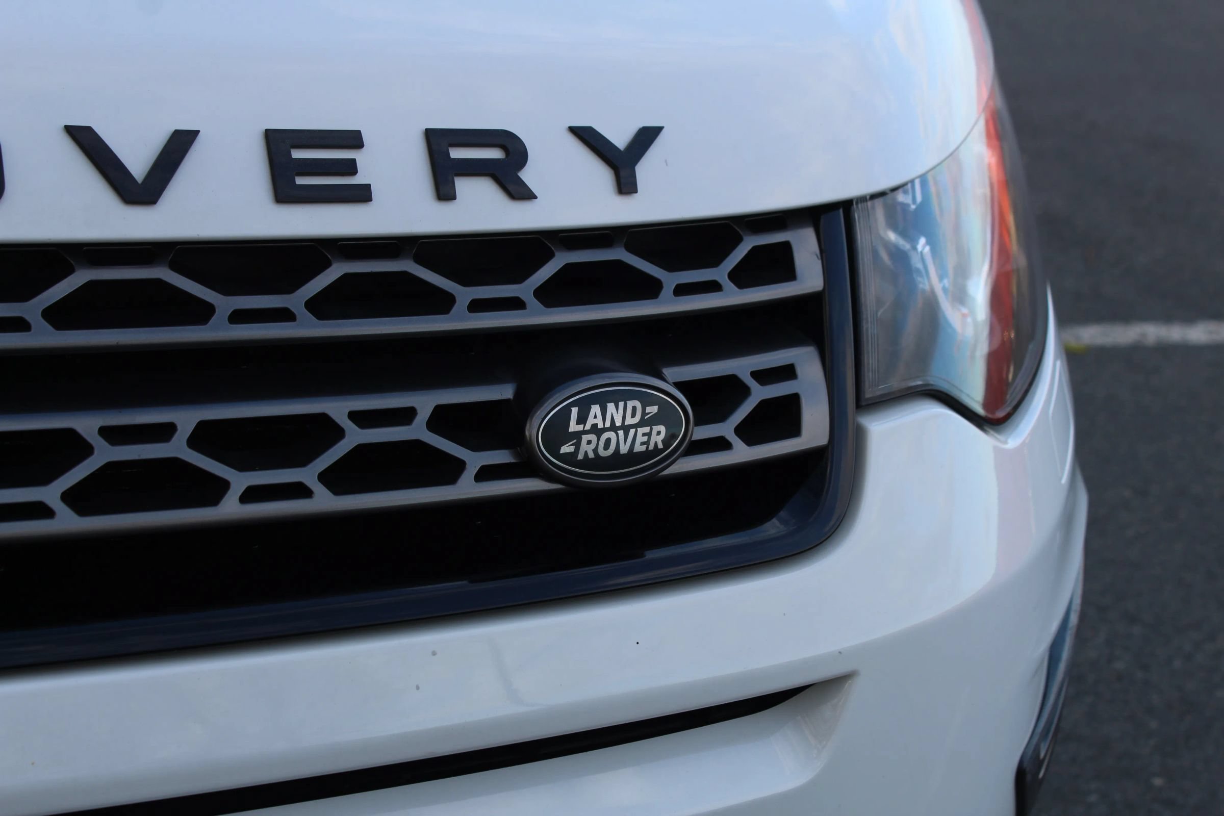 Used 2017 Land Rover Discovery Sport SE AWD/4WD image 33