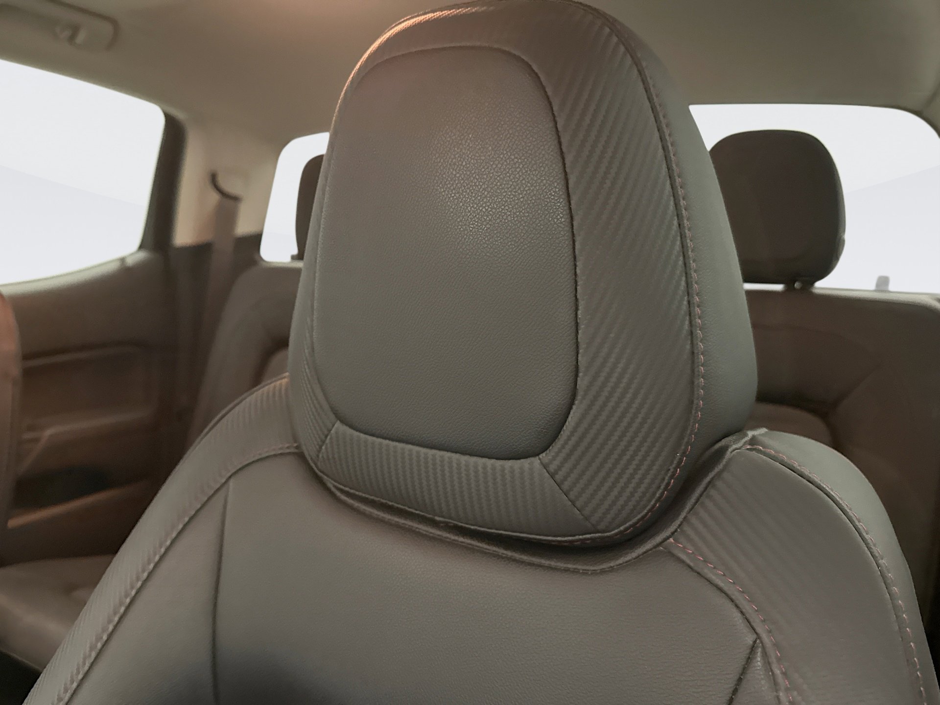 Used 2015 GMC Canyon SLE w/ All-Terrain Package AWD/4WD image 8
