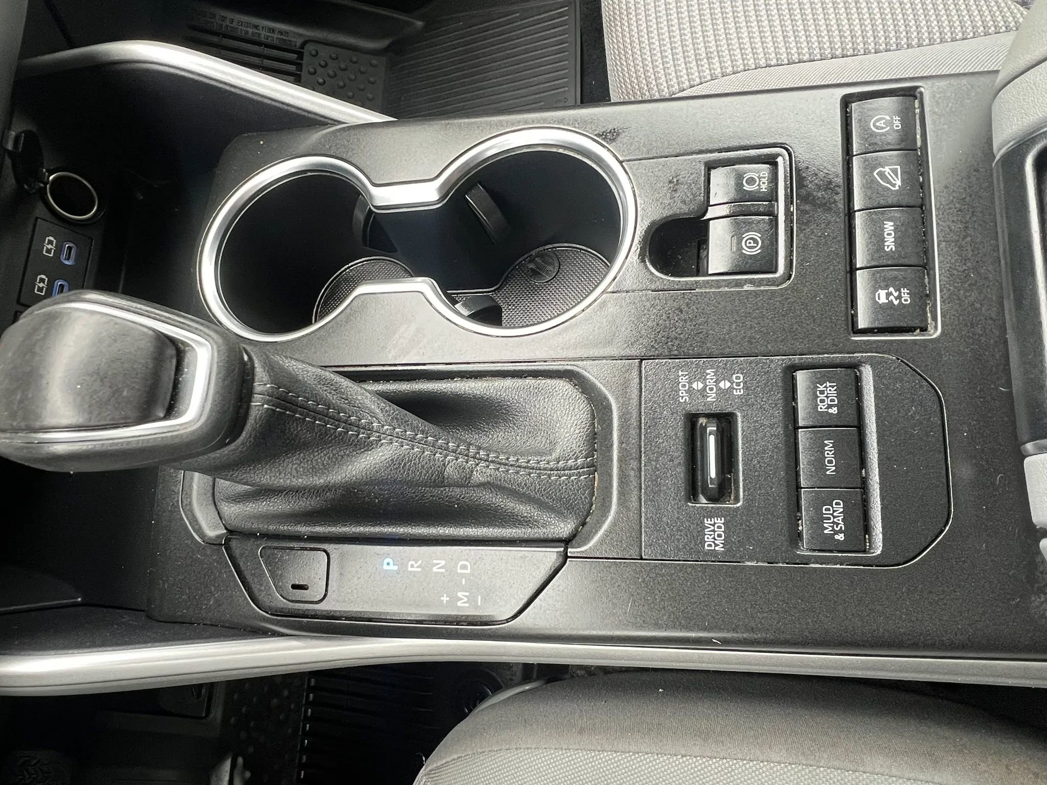 Used 2022 Toyota Highlander LE AWD/4WD image 26