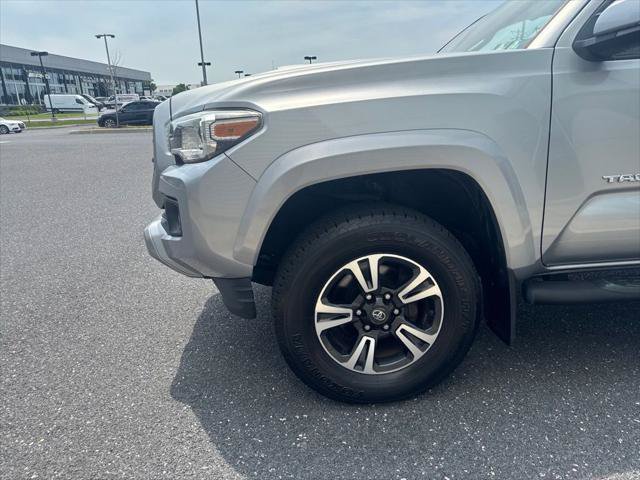 Used 2017 Toyota Tacoma TRD Sport w/ Tow Package (A/T) AWD/4WD image 12