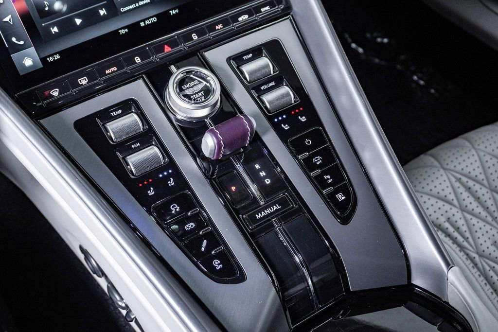 Used 2024 Aston Martin DB12 Coupe RWD image 27