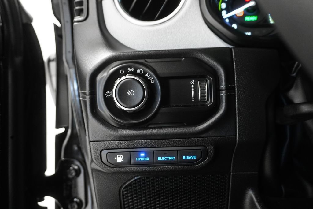 Certified 2025 Jeep Wrangler Unlimited Sahara w/ Safety Group image 21