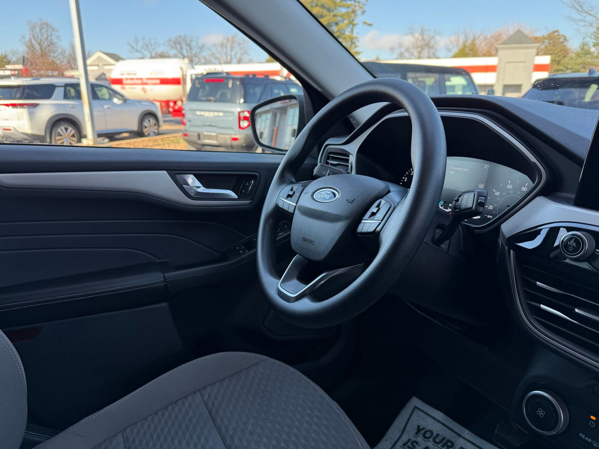 Used 2021 Ford Escape SE image 25