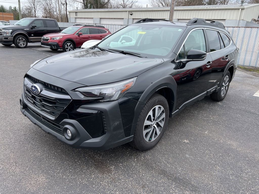Used 2025 Subaru Outback Premium image 1
