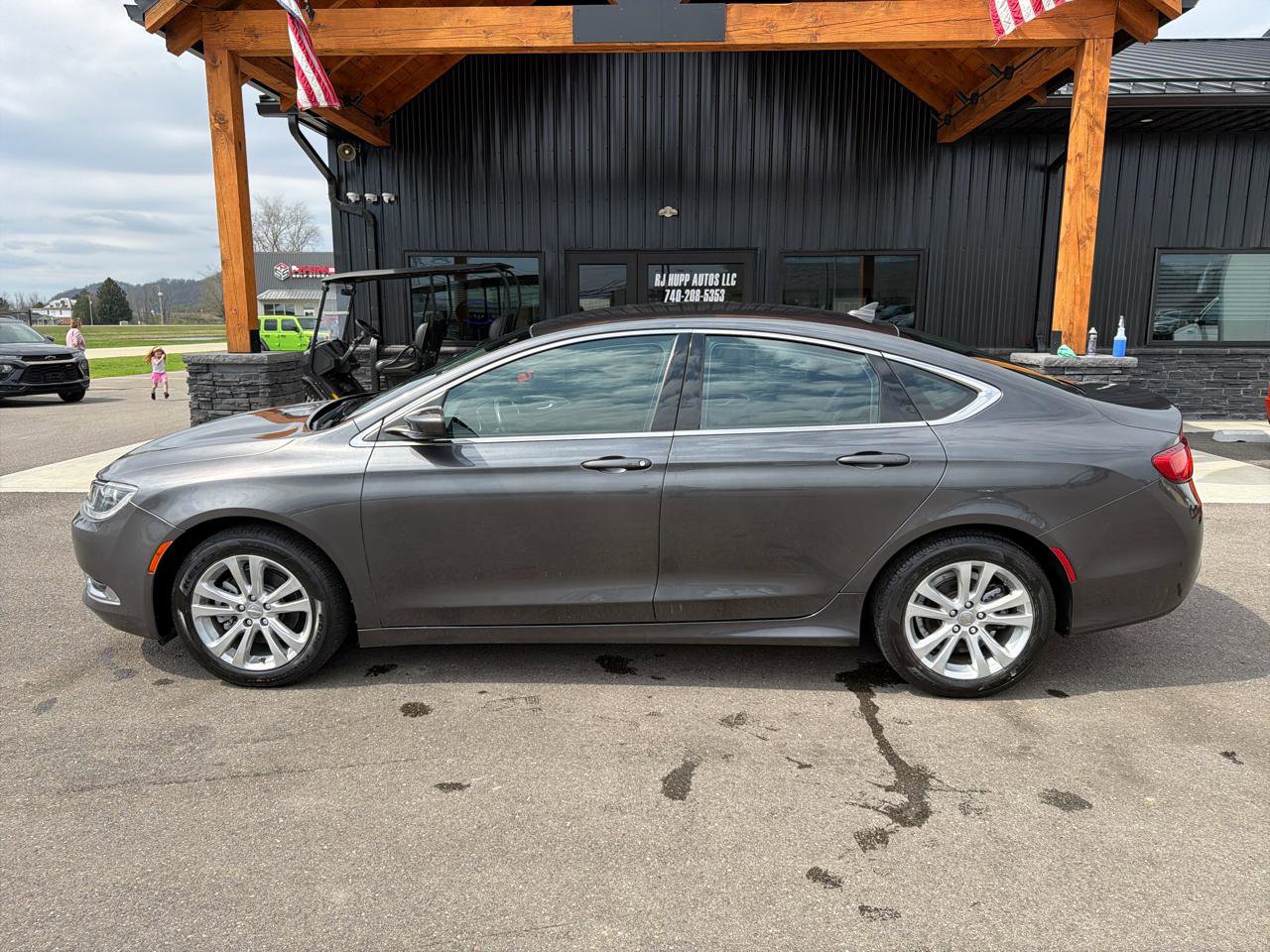 Used 2017 Chrysler 200 Limited Platinum image 16