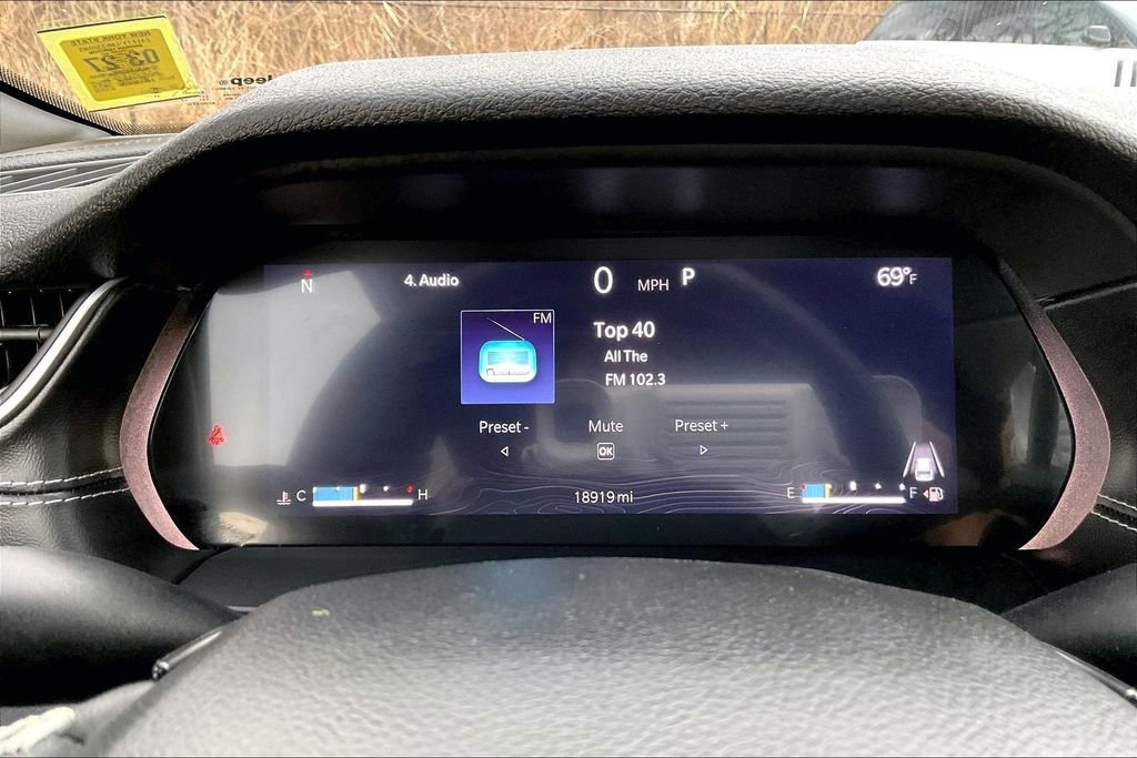 Used 2023 Jeep Grand Cherokee Altitude AWD/4WD image 13