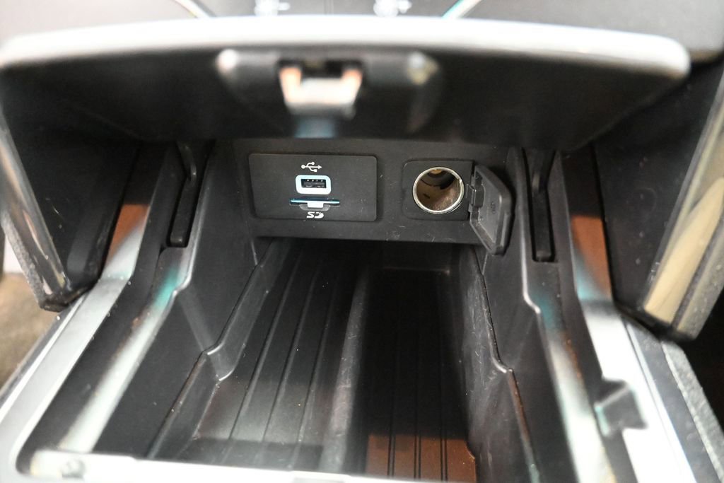 Used 2016 Ford Explorer XLT w/ Equipment Group 201A FWD image 28