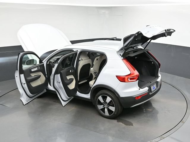 Used 2022 Volvo XC40 T4 Momentum FWD image 48