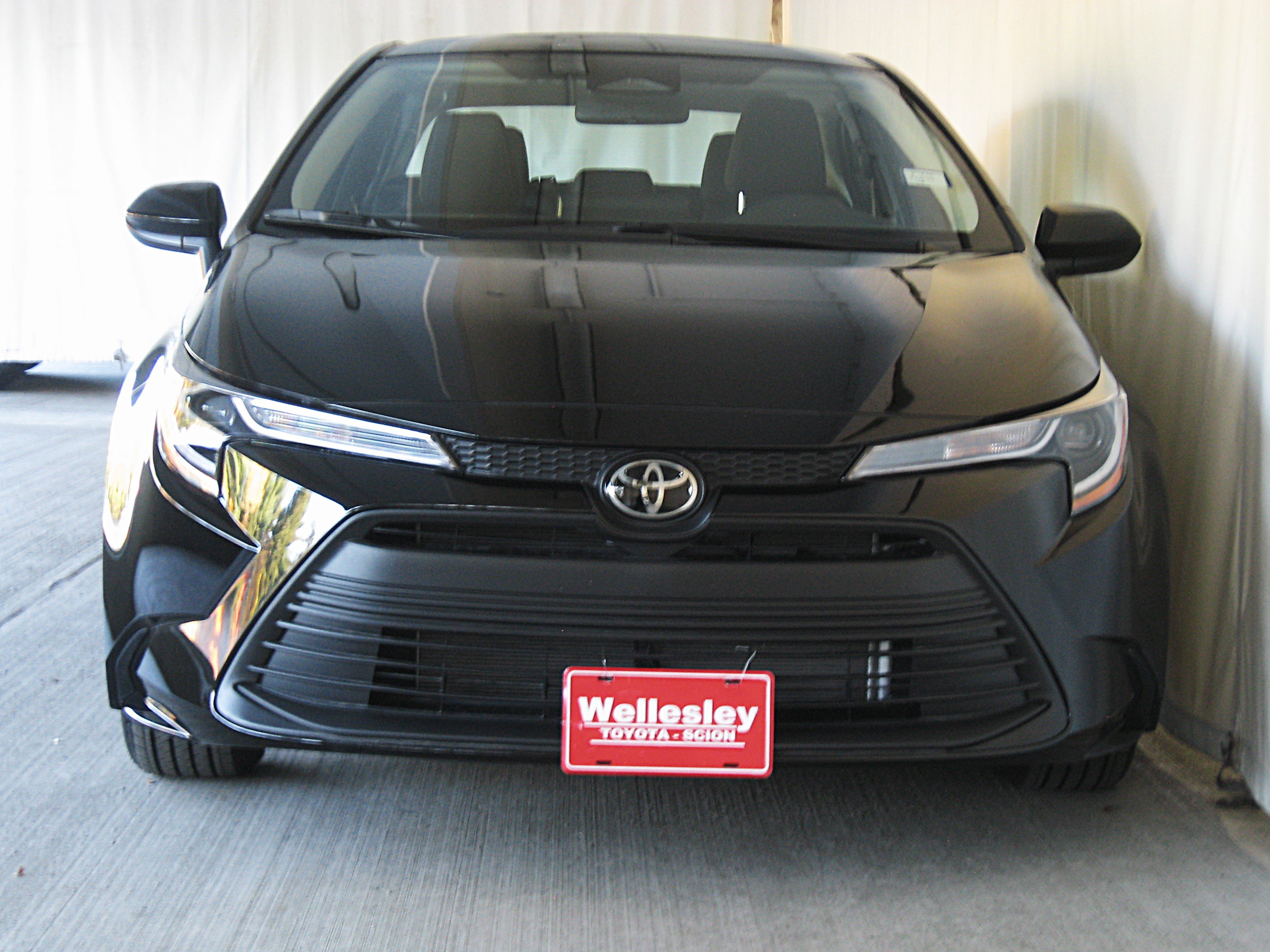Used 2025 Toyota Corolla LE w/ LE Premium Package image 3