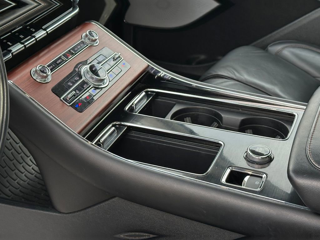 Used 2023 Lincoln Aviator Reserve w/ Equipment Group 201A image 18