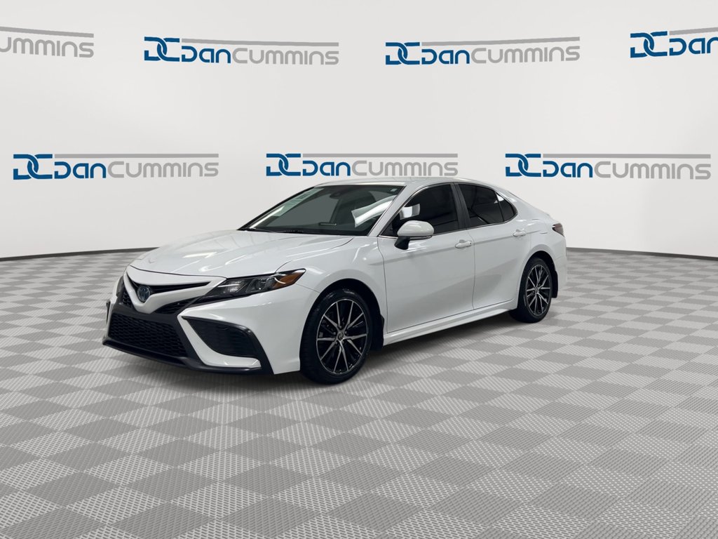 Used 2022 Toyota Camry SE w/ Cold Weather Package FWD image 4