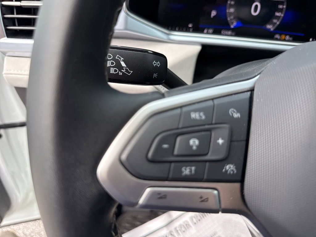 Used 2025 Volkswagen Taos SE image 22