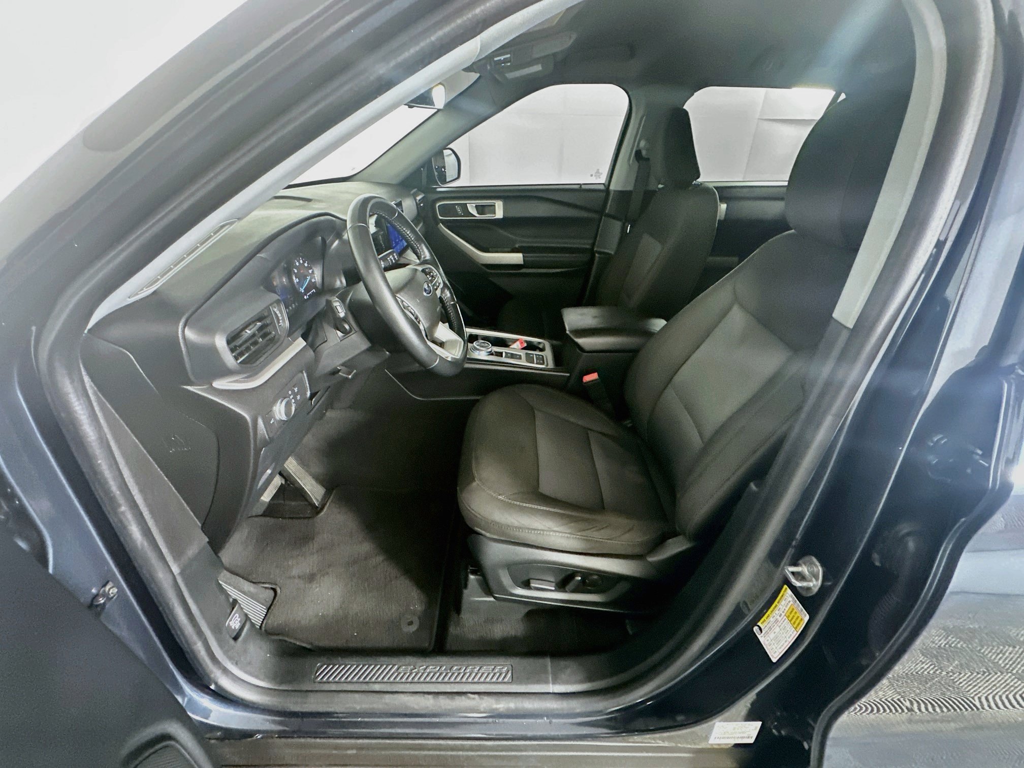Used 2022 Ford Explorer XLT RWD image 13