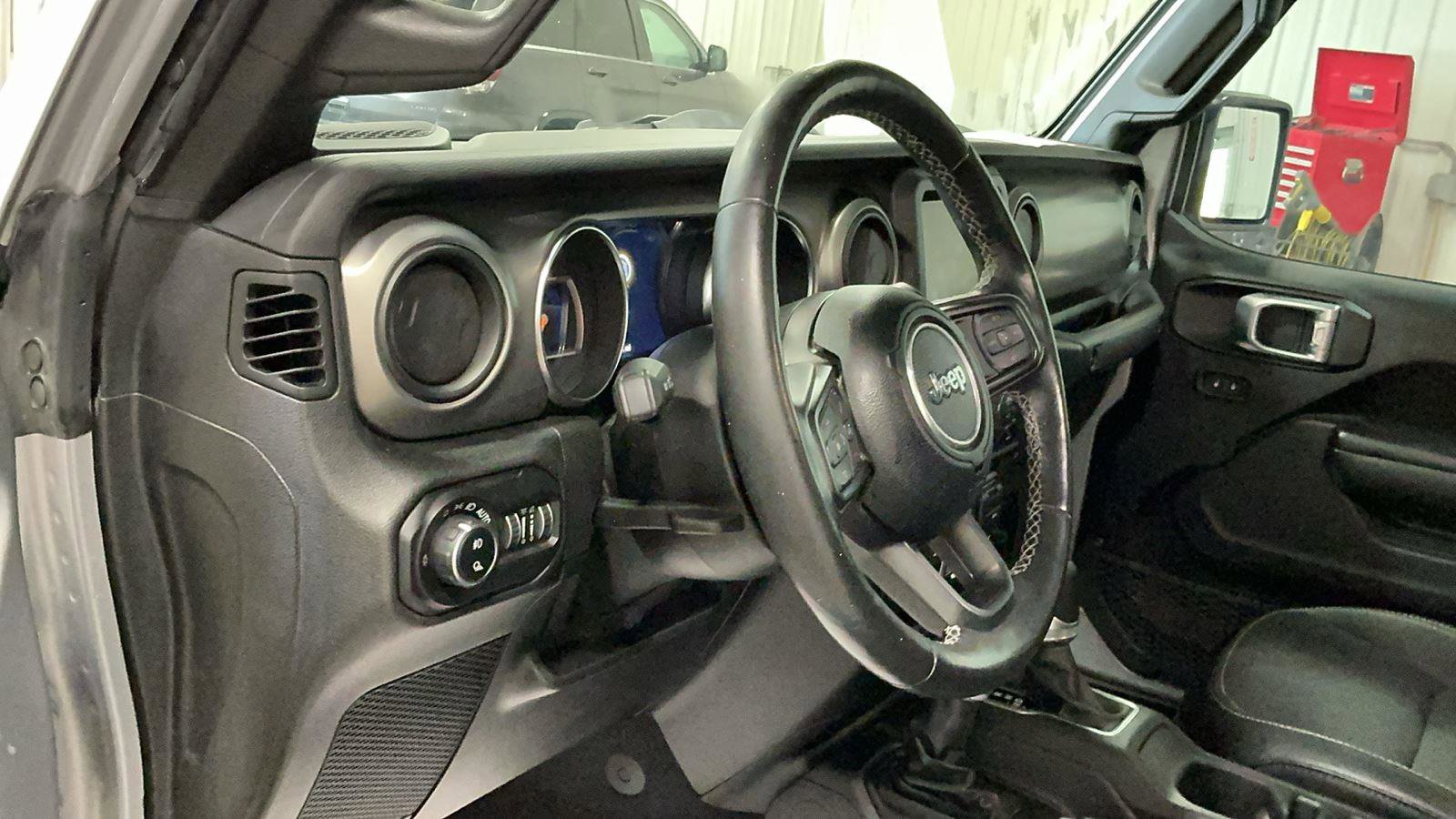 Used 2021 Jeep Gladiator Sport AWD/4WD image 11
