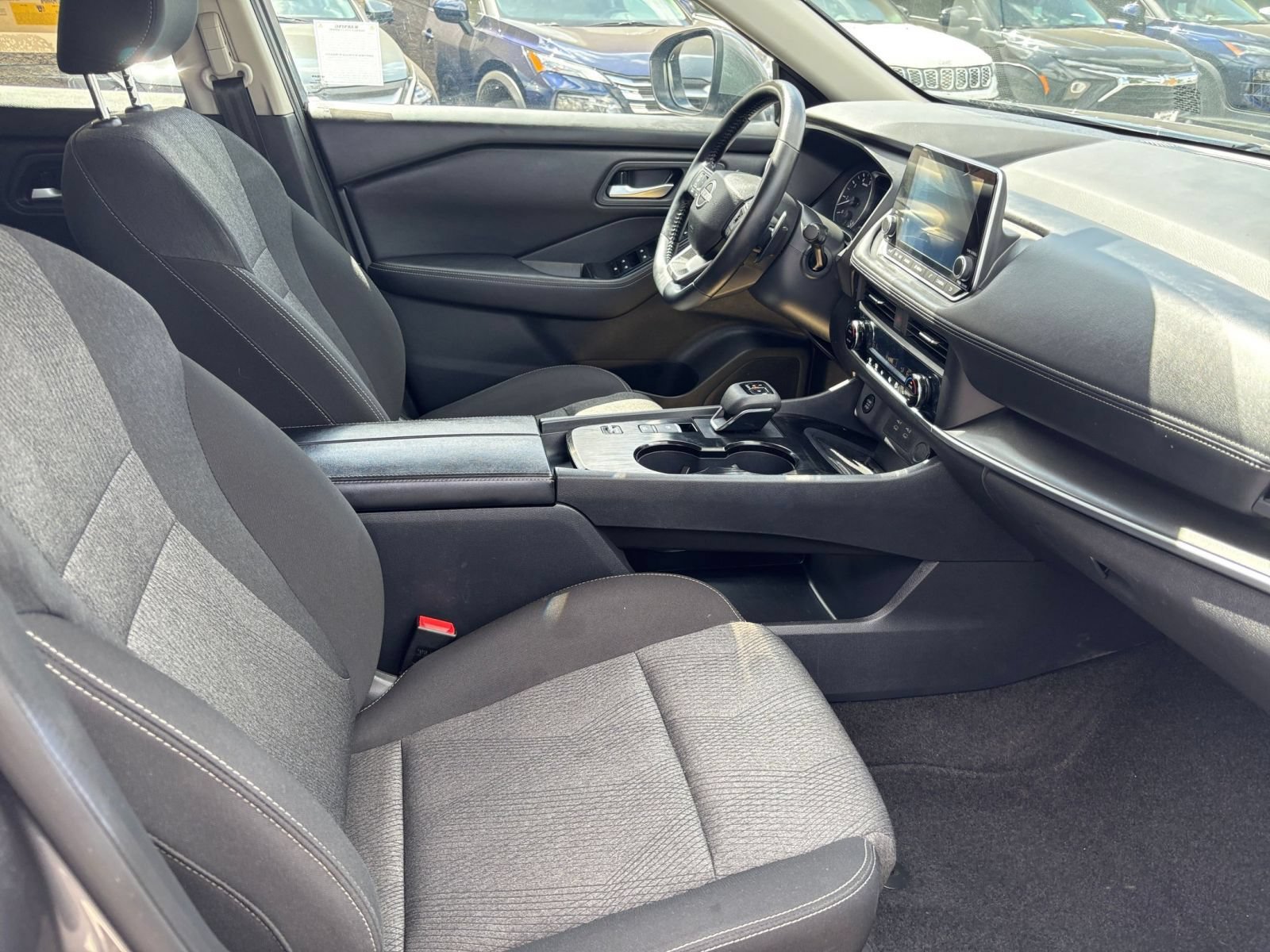 Used 2025 Nissan Rogue SV FWD image 38