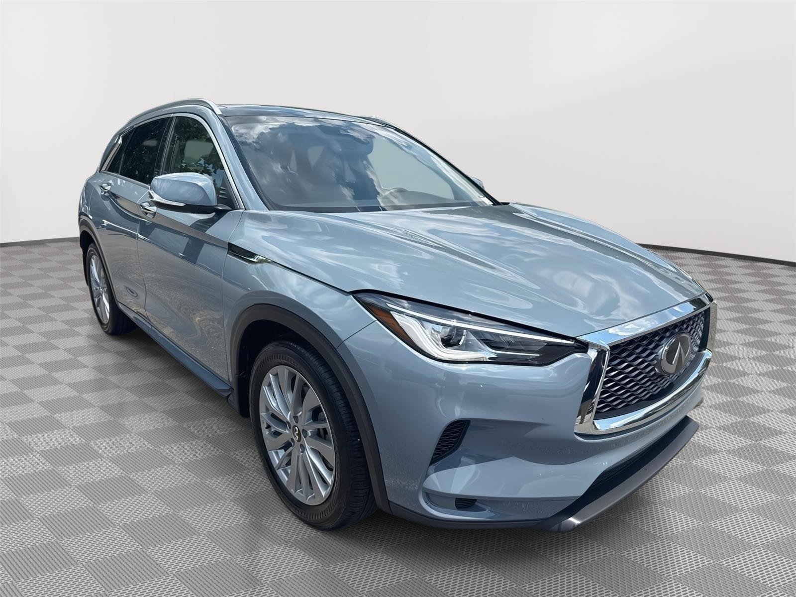 Certified 2025 INFINITI QX50 Luxe AWD/4WD image 4