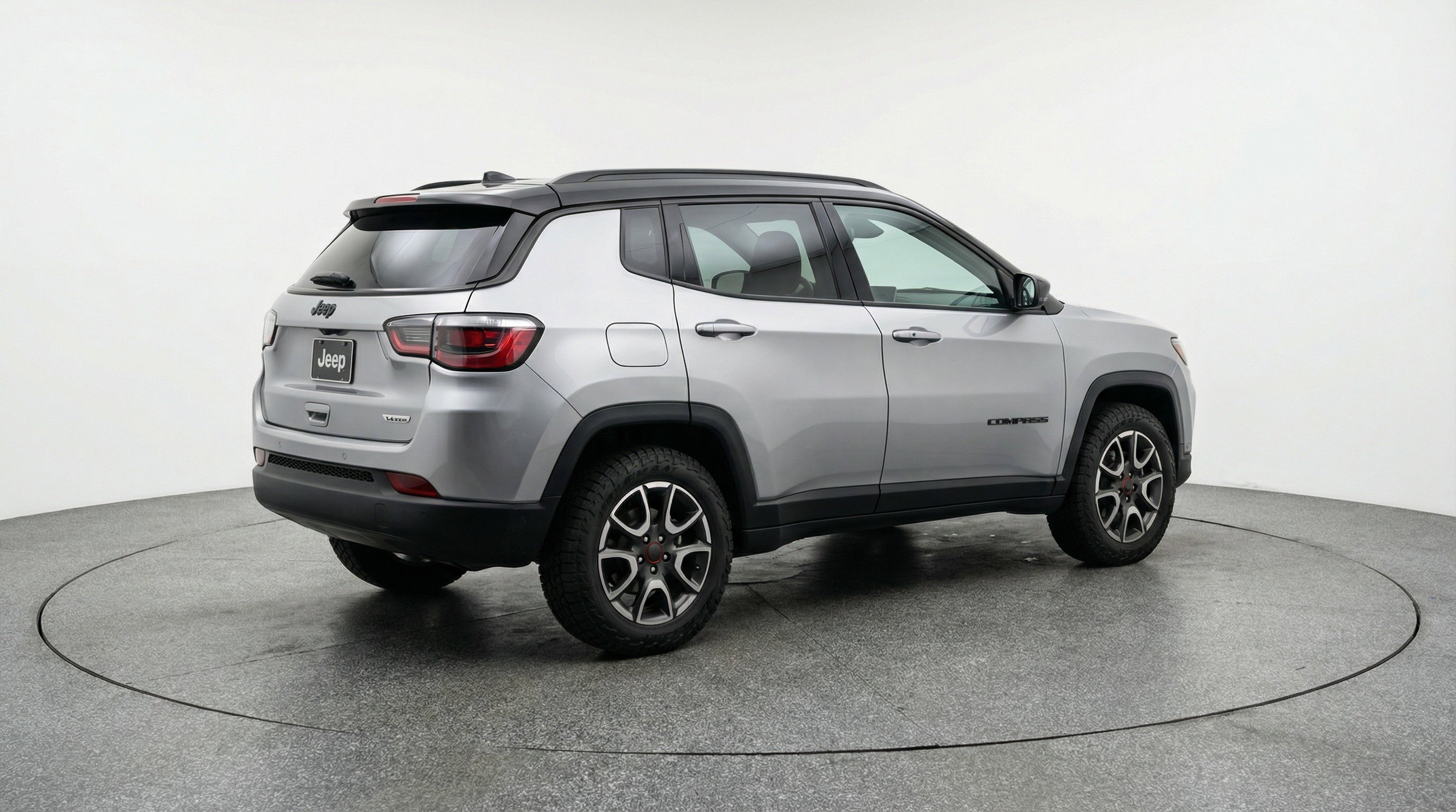 Used 2025 Jeep Compass Trailhawk image 9