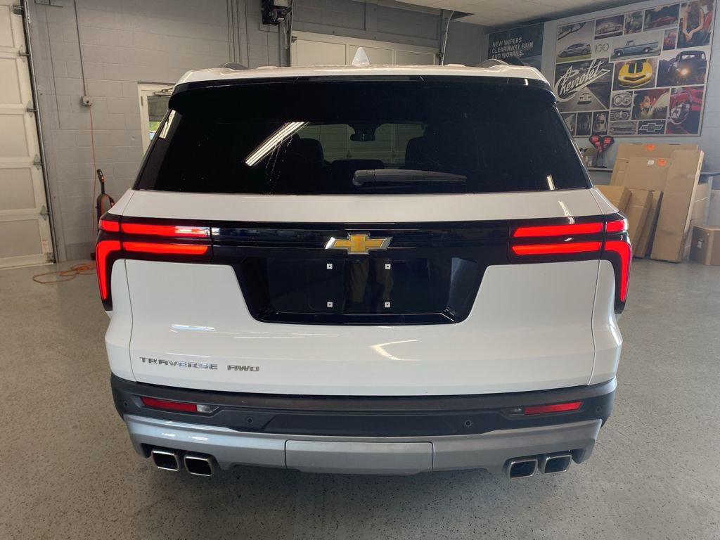 Used 2025 Chevrolet Traverse LT image 6
