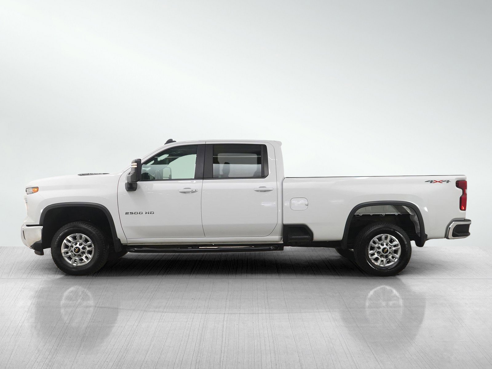 Used 2024 Chevrolet Silverado 2500 LT image 2