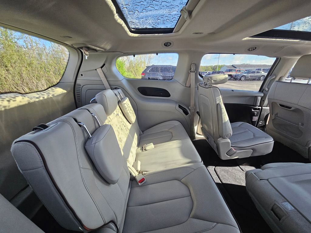 Used 2019 Chrysler Pacifica Limited FWD image 6
