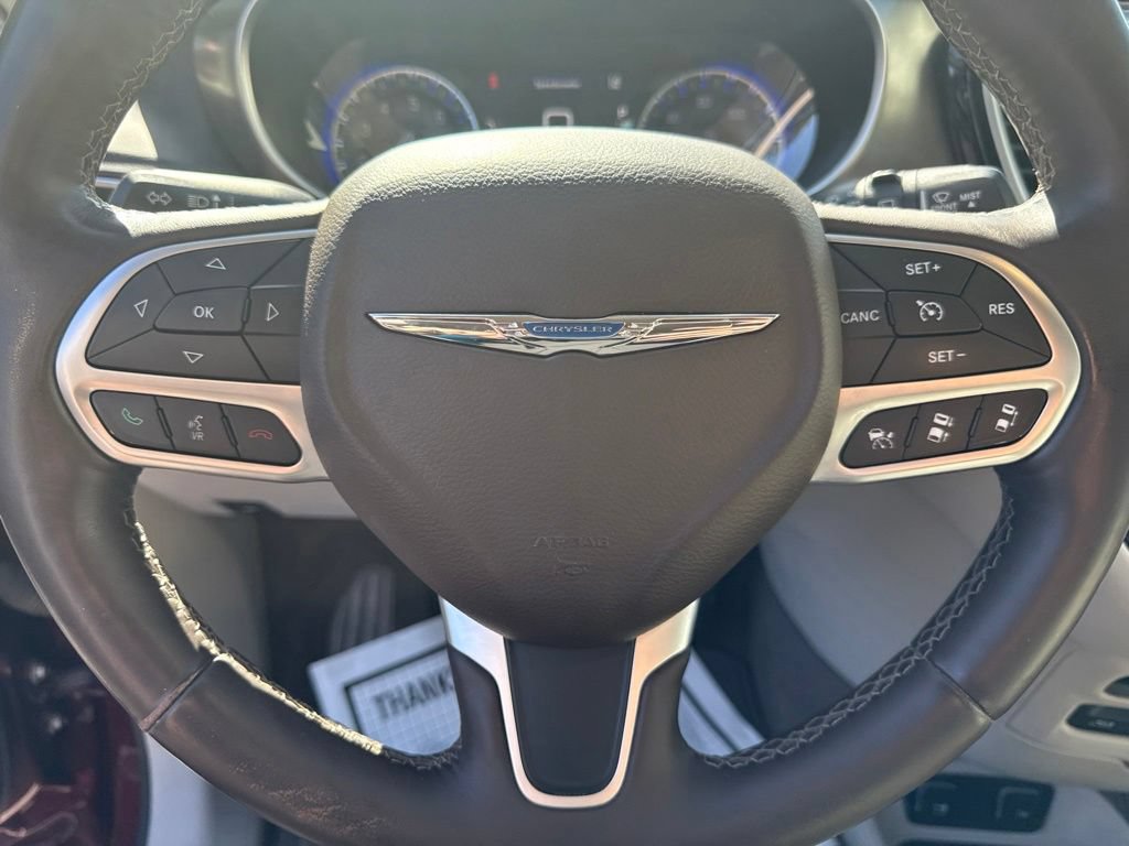 Used 2017 Chrysler Pacifica Touring-L Plus w/ Advanced Safetytec Group FWD image 27