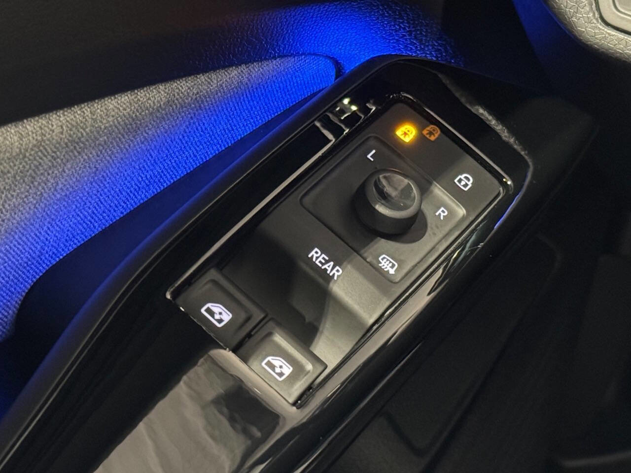 Used 2023 Volkswagen ID.4 S image 33