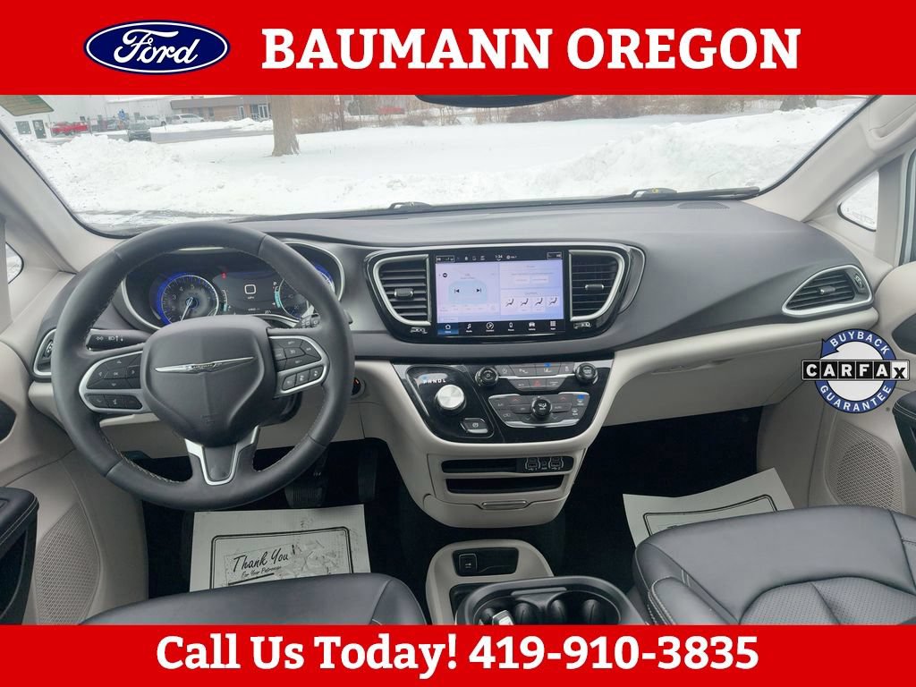 Used 2024 Chrysler Pacifica Touring-L FWD image 20