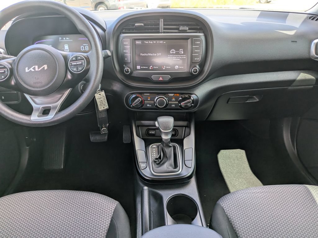 Certified 2025 Kia Soul LX w/ LX Technology Package FWD image 16
