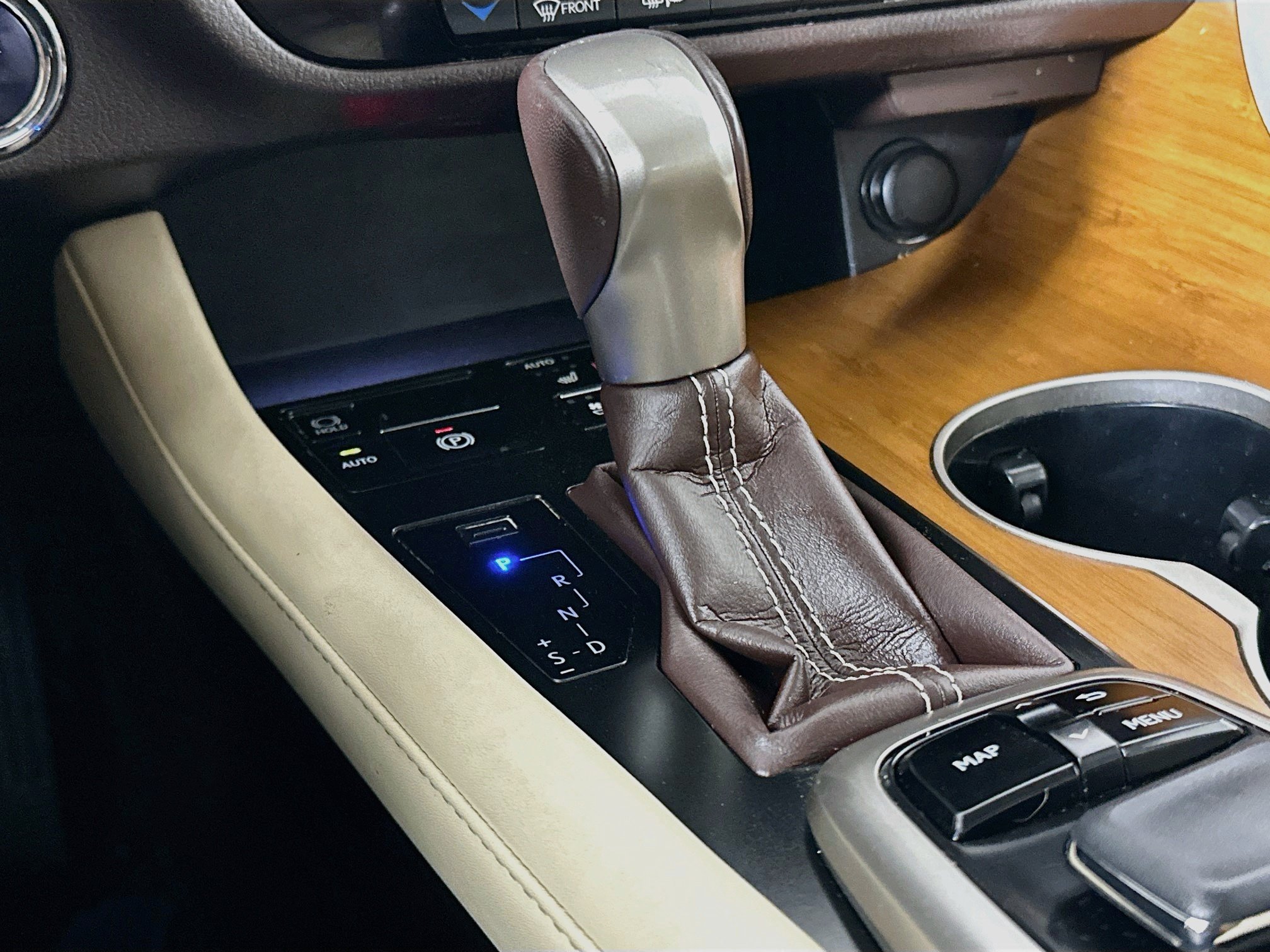 Used 2018 Lexus RX 450h AWD w/ Premium Package image 25