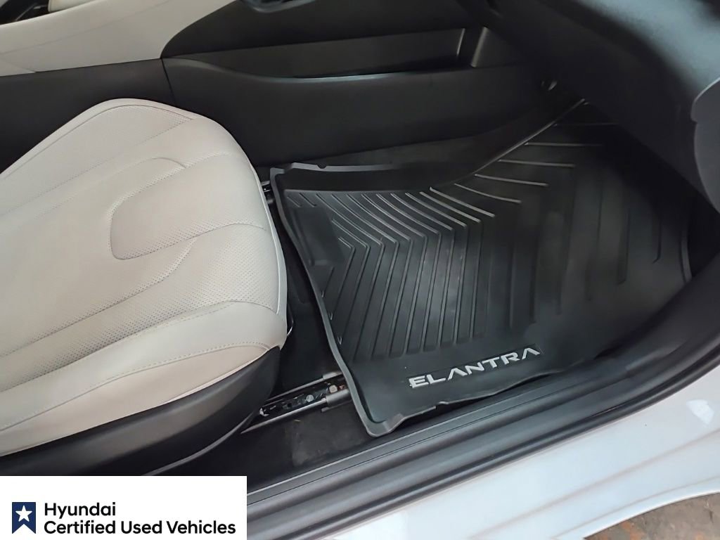 Certified 2025 Hyundai Elantra Limited FWD image 12