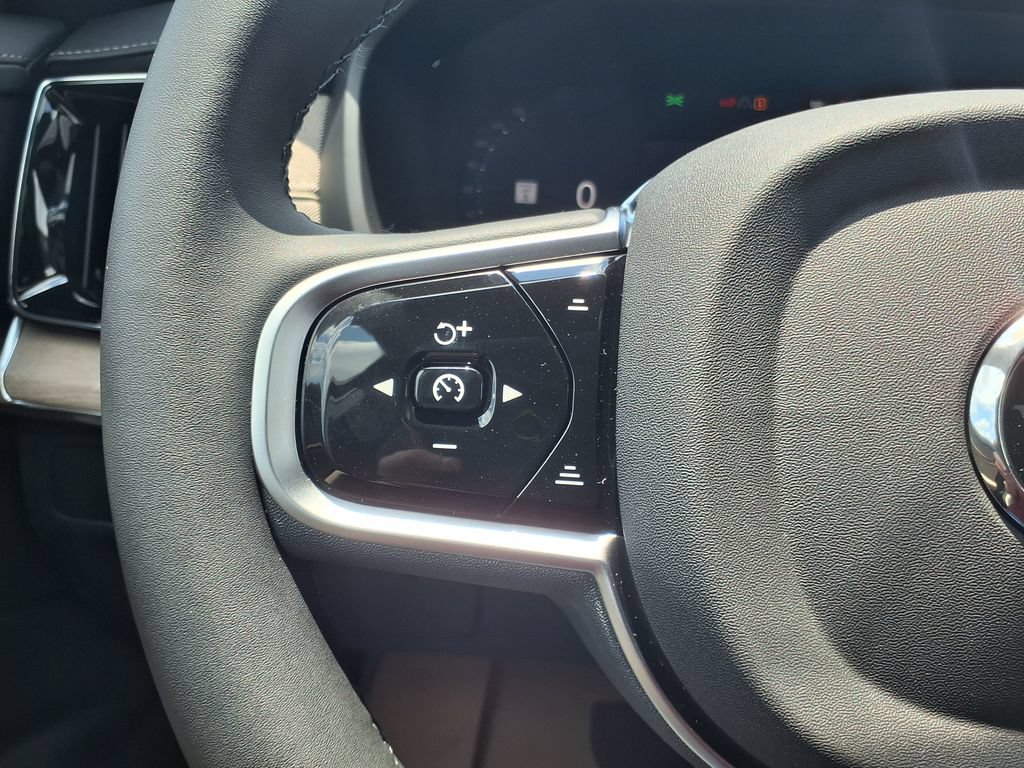 New 2026 Volvo XC90 B5 Plus w/ Protection Package Premier AWD/4WD image 21