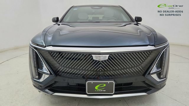 Used 2025 Cadillac Lyriq Luxury w/ LPO, Floor Liner Package RWD image 2