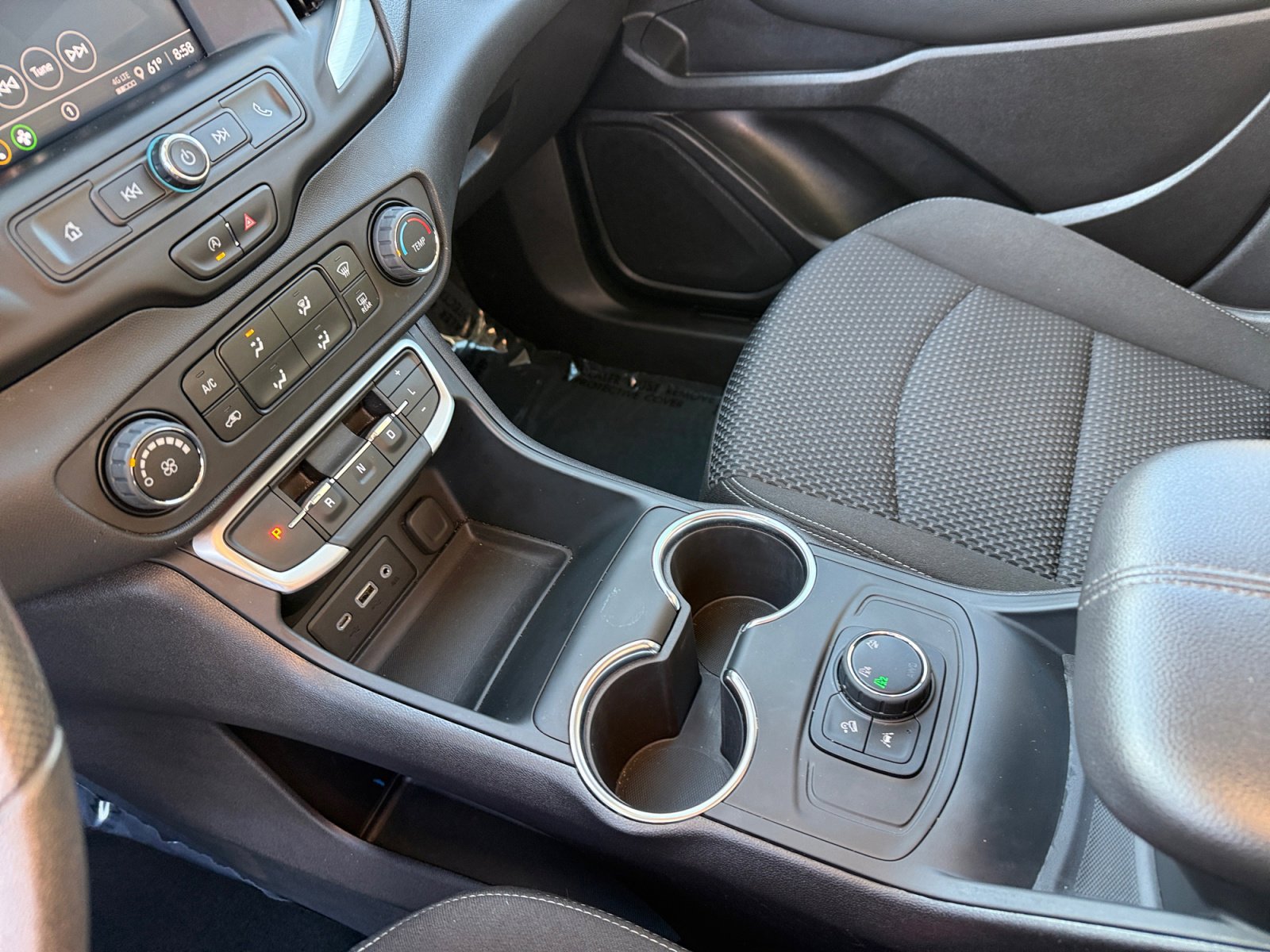 Used 2024 GMC Terrain SLE image 13