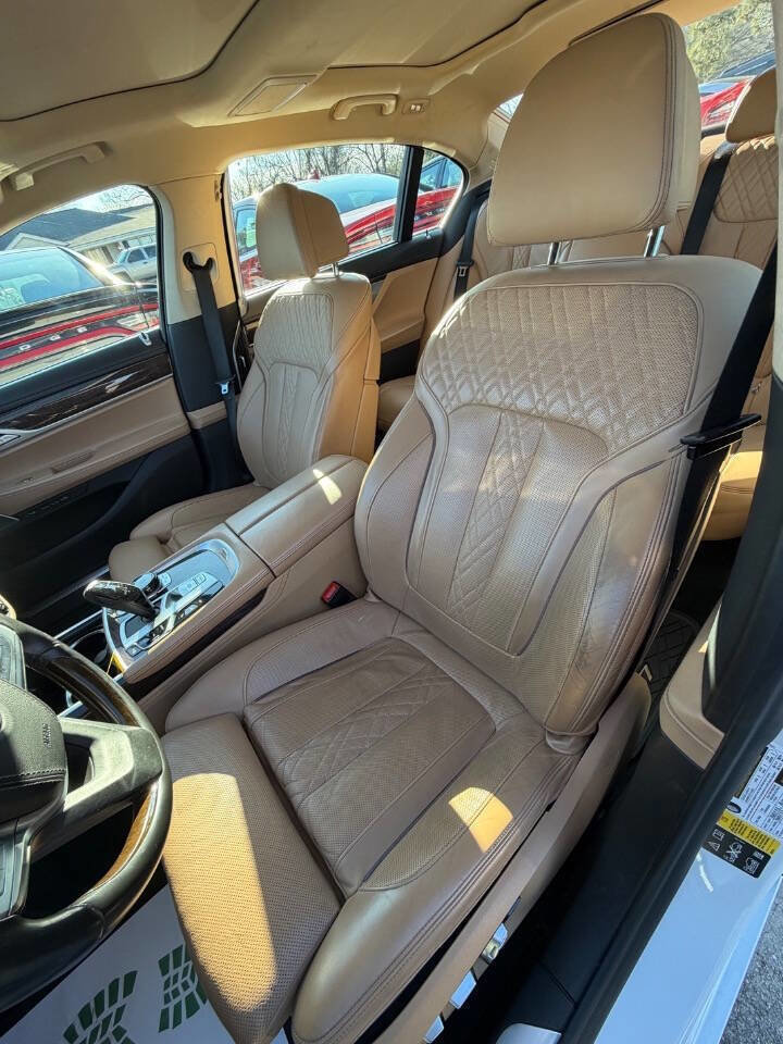 Used 2019 BMW 750i xDrive w/ Luxury Rear Seating Package image 16