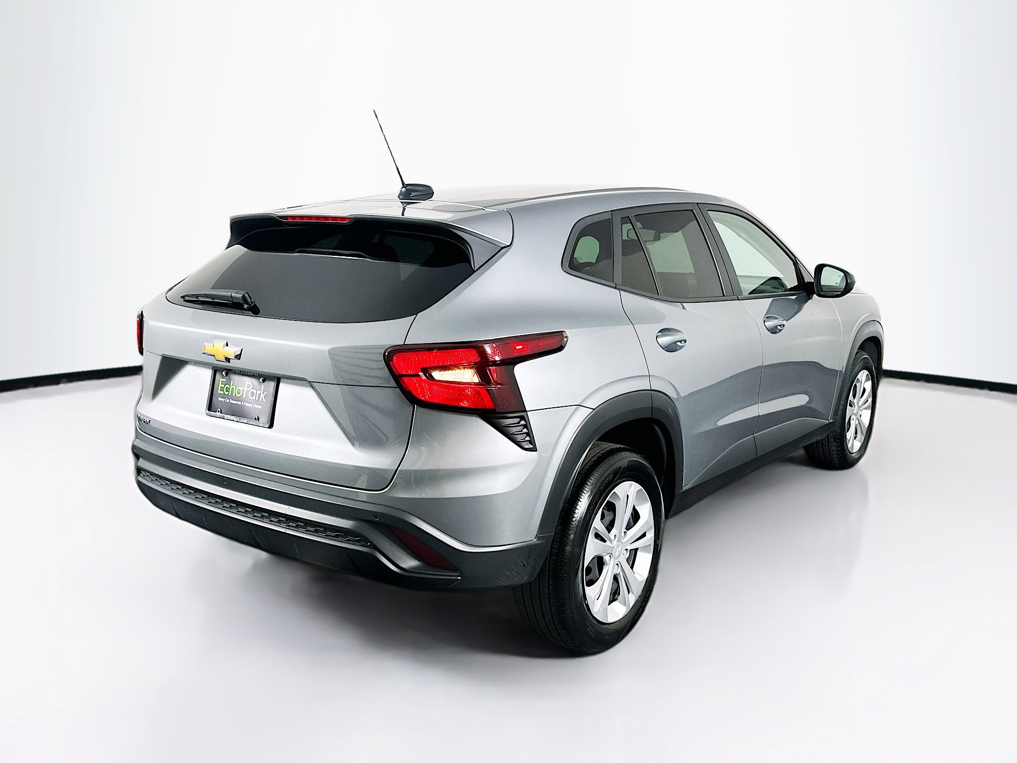 Used 2024 Chevrolet Trax LS w/ Driver Confidence Package FWD image 9