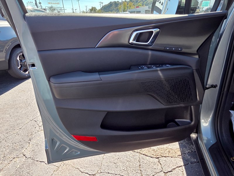 New 2027 Kia Carnival SX w/ Dark Edition Package FWD image 25