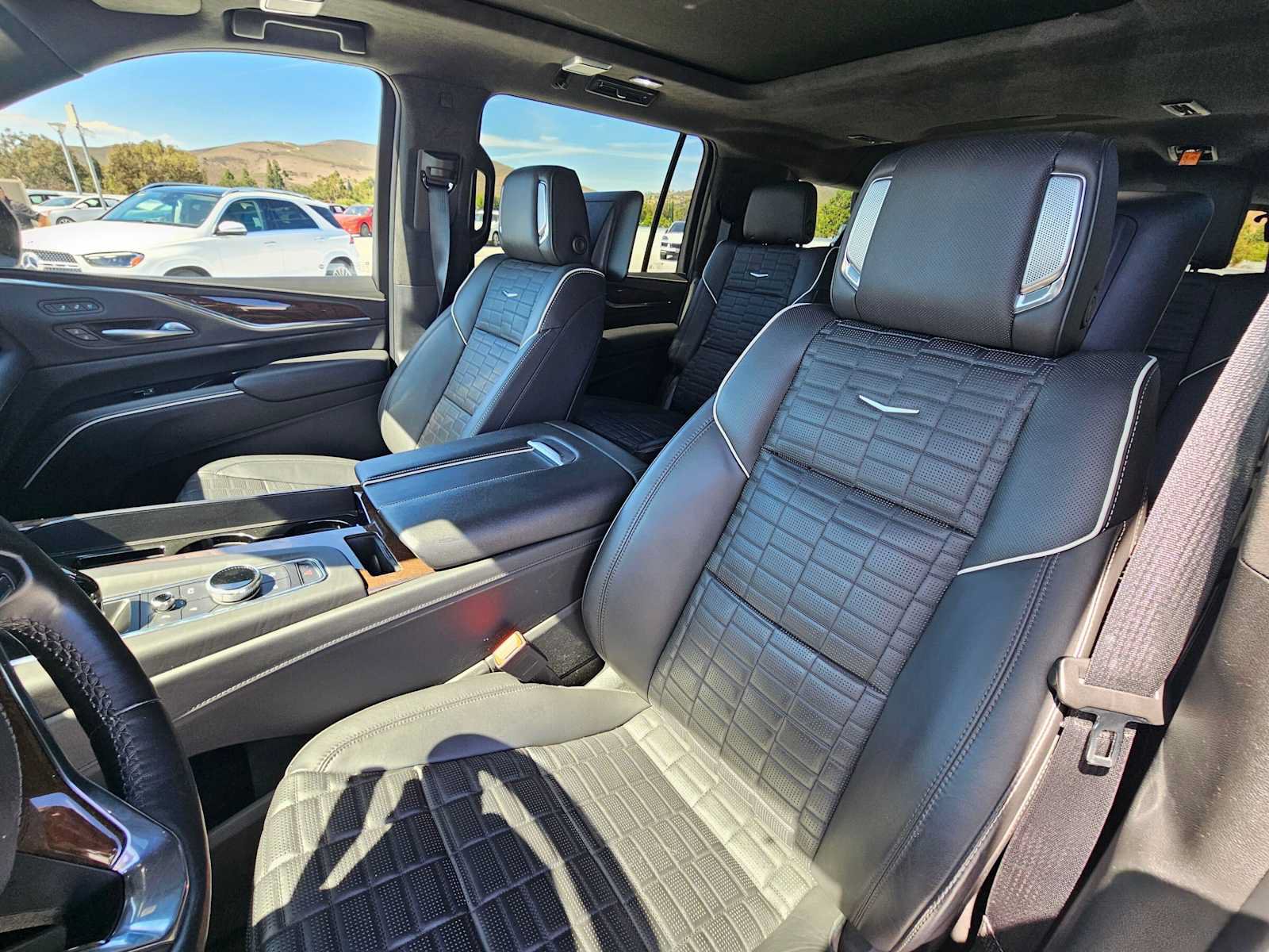 Used 2024 Cadillac Escalade ESV Premium Luxury Platinum AWD/4WD image 24