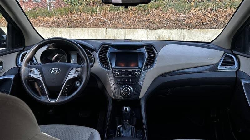 Used 2017 Hyundai Santa Fe SE AWD/4WD image 9