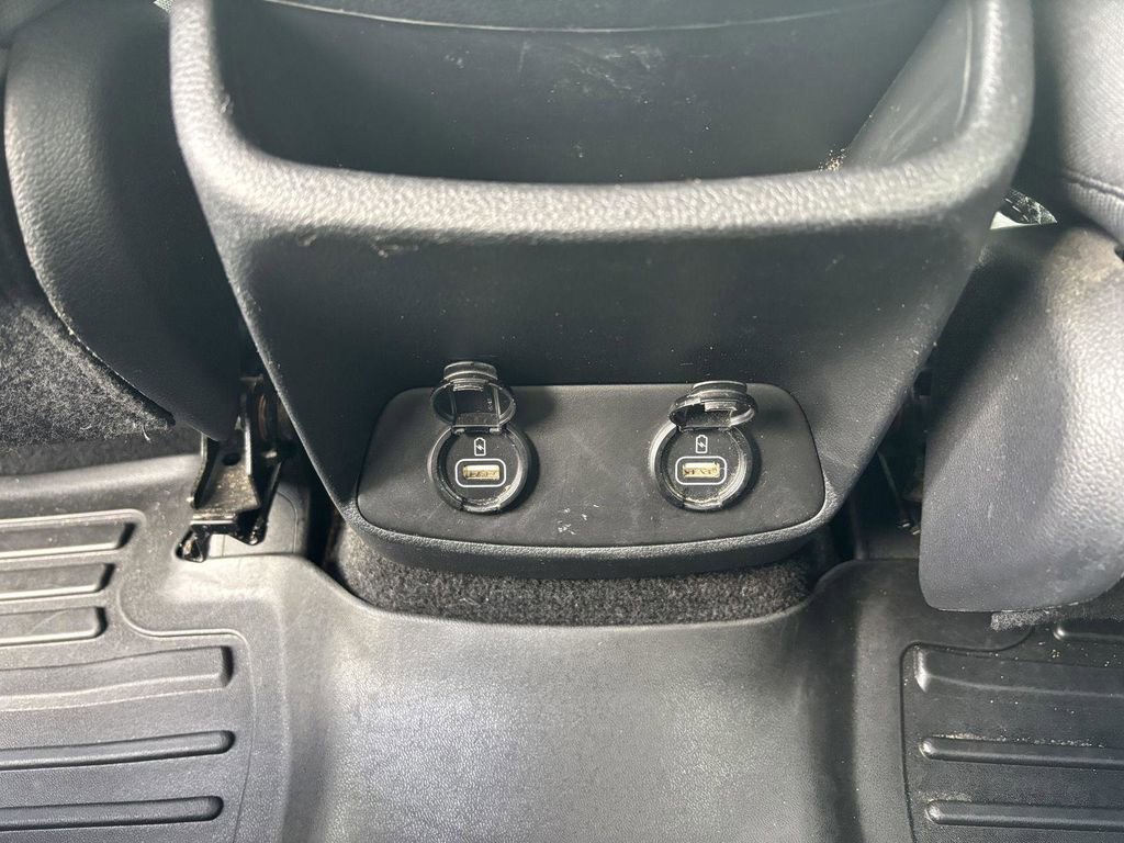 Used 2019 Hyundai Santa Fe SE image 29