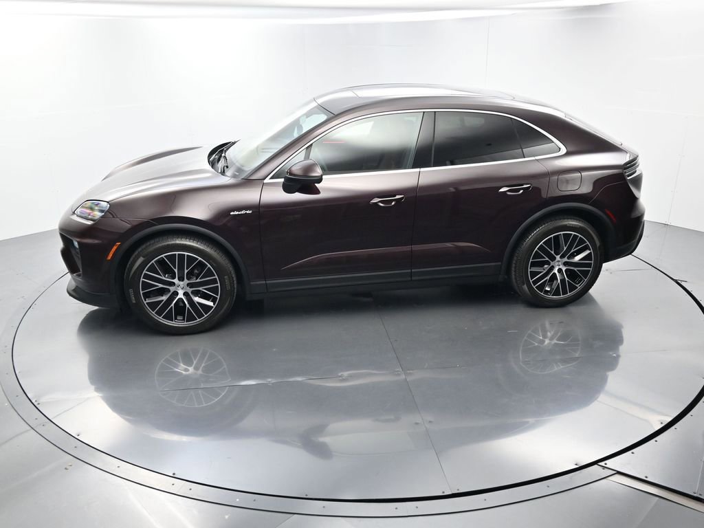 Certified 2025 Porsche Macan 4 Electric image 35