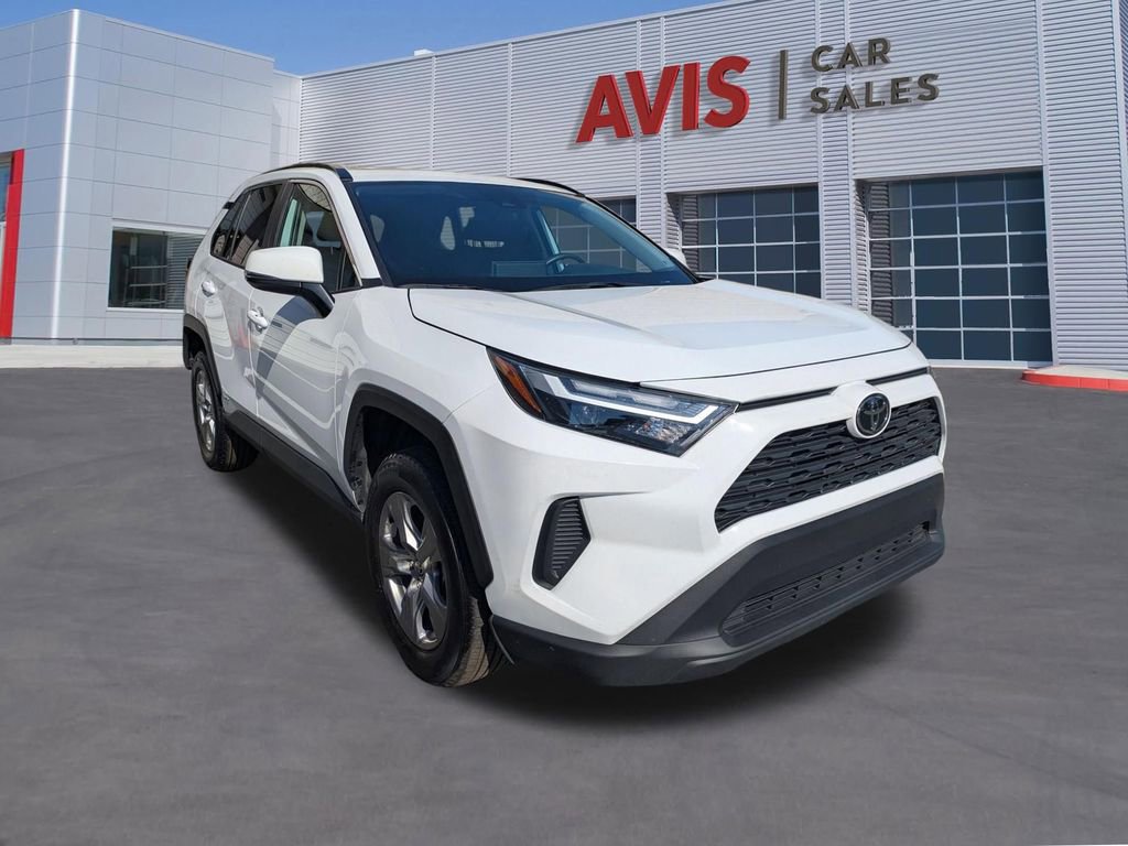 Used 2025 Toyota RAV4 XLE AWD/4WD image 3