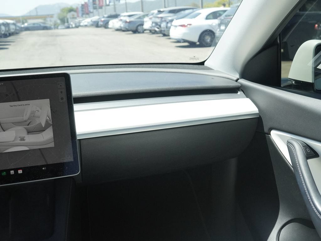 Used 2022 Tesla Model Y Long Range AWD/4WD image 23