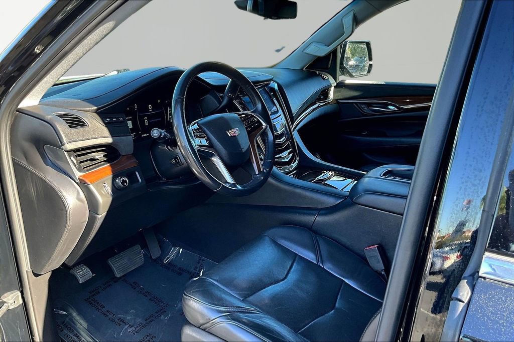 Used 2018 Cadillac Escalade Luxury image 18