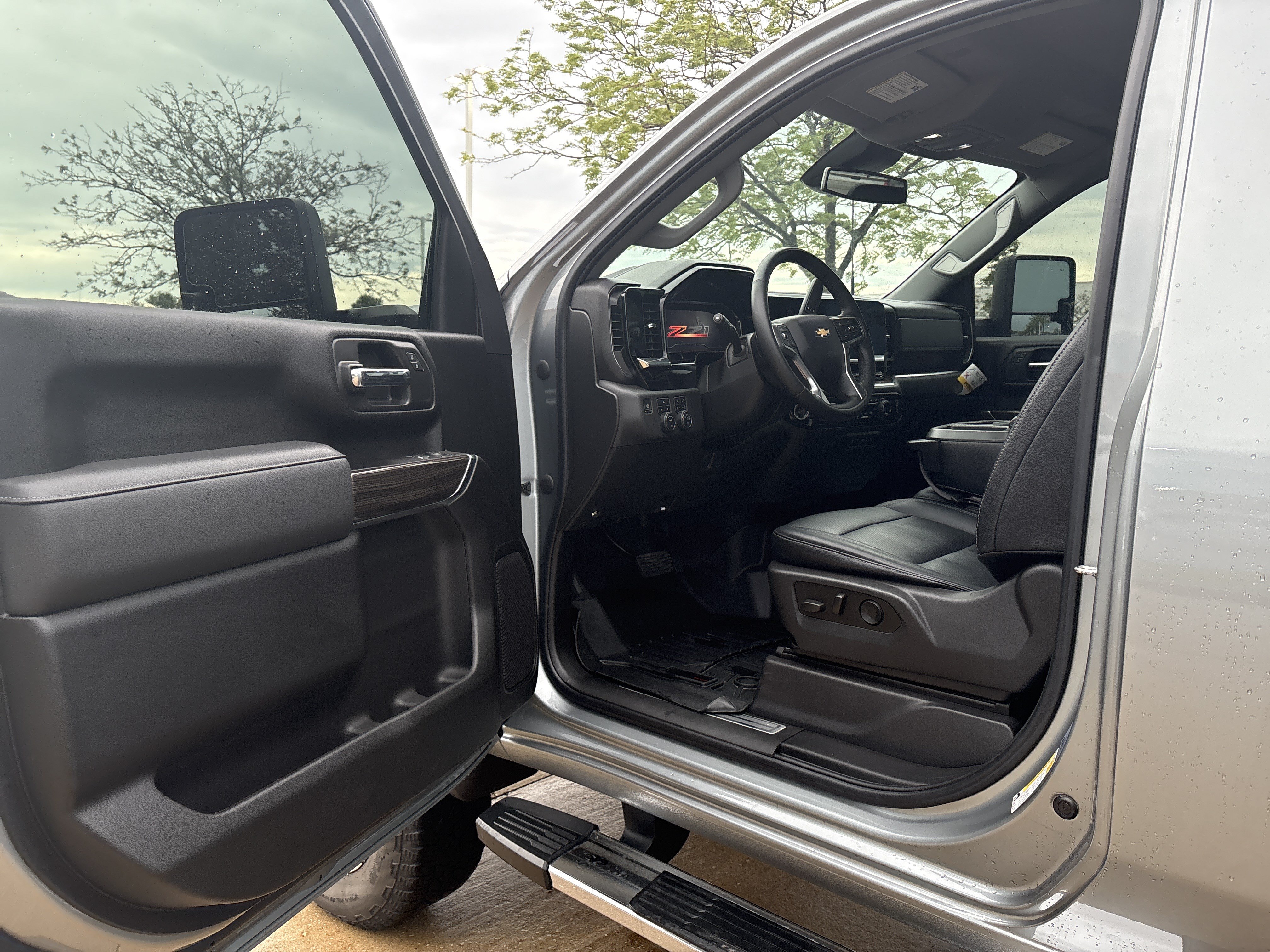 Used 2024 Chevrolet Silverado 2500 LT w/ Convenience Package AWD/4WD image 10