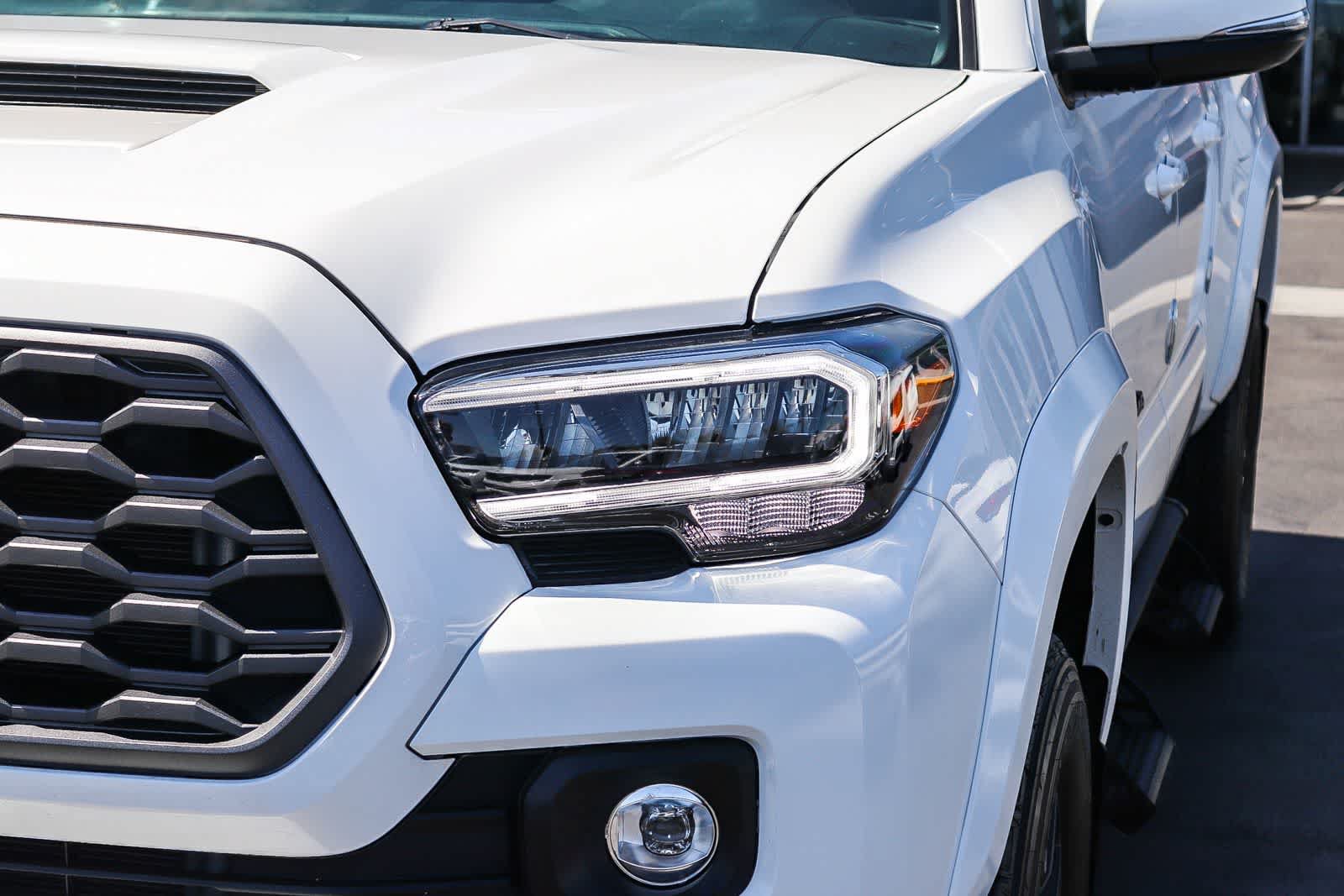 Used 2022 Toyota Tacoma TRD Sport w/ Technology Package RWD image 8
