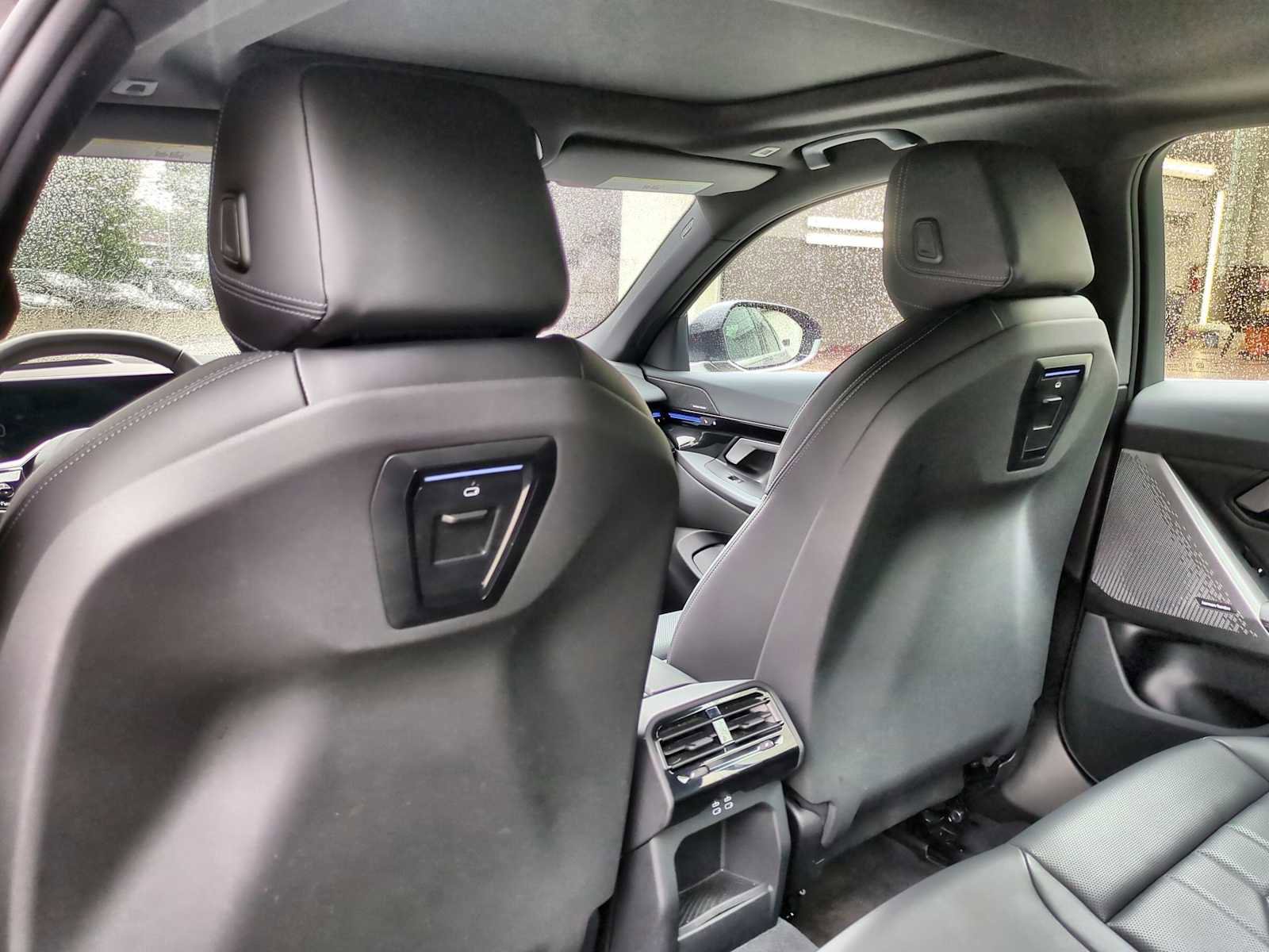 Used 2025 BMW 530i xDrive w/ Premium Package image 19