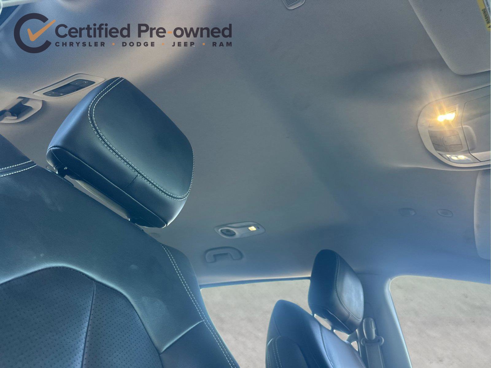 Used 2023 Chrysler Pacifica Touring-L FWD image 18