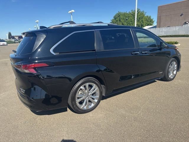 Used 2021 Toyota Sienna Platinum FWD image 9
