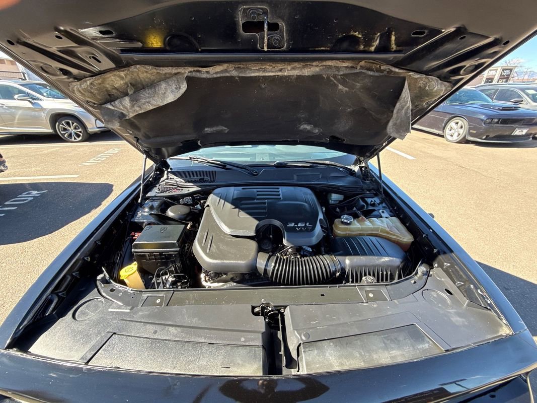 Used 2013 Dodge Challenger SXT image 10