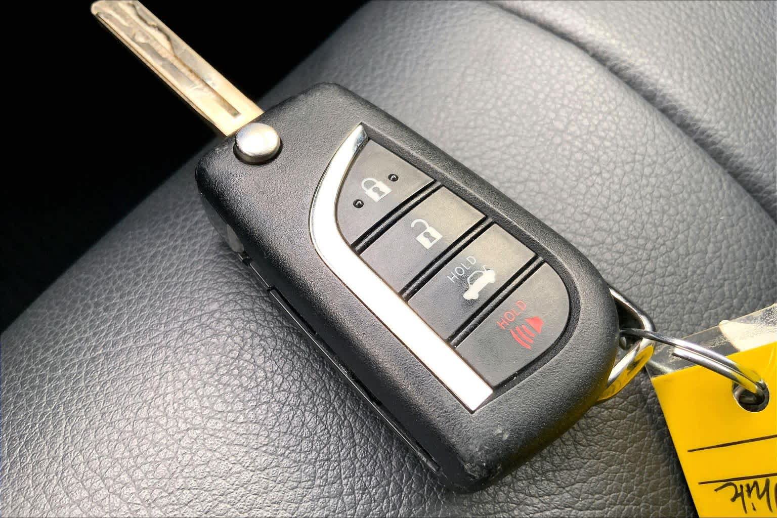 Used 2023 Toyota Camry SE FWD image 15